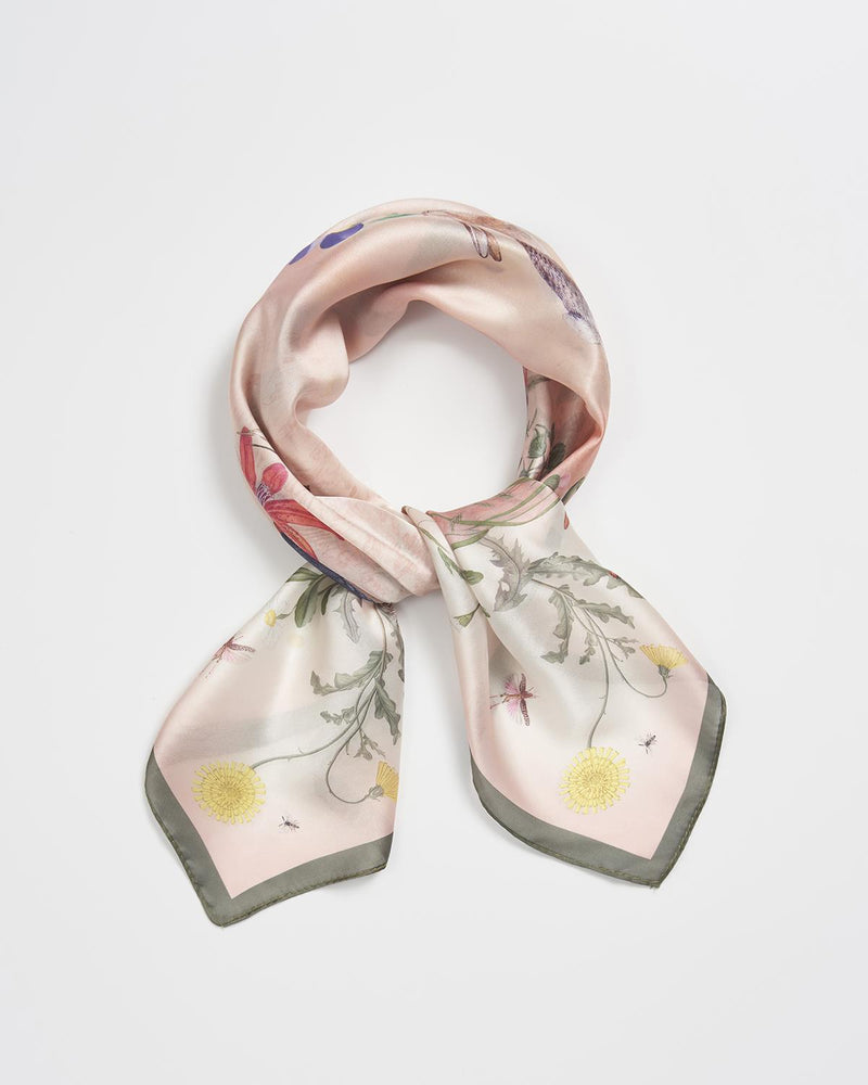 Foulard carré Bunny Fable England – Motif lapin et fleurs