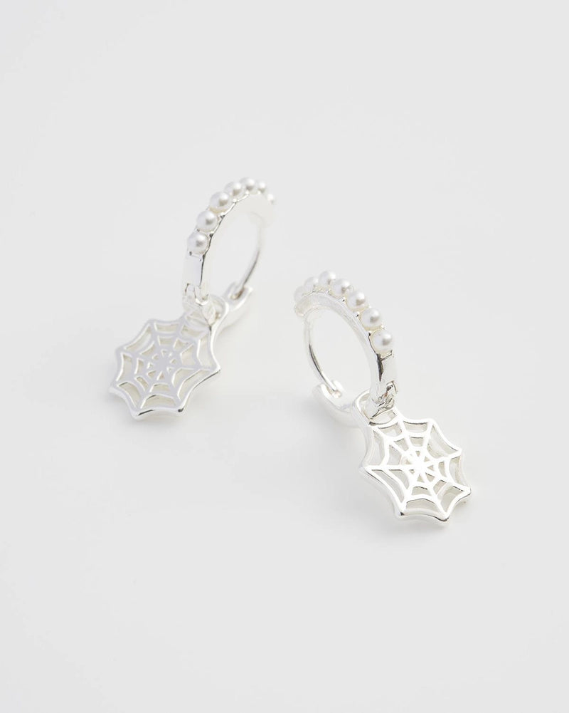 Boucles d’oreilles Fable England – Créoles plaqué argent et pendentif toile d’araignée