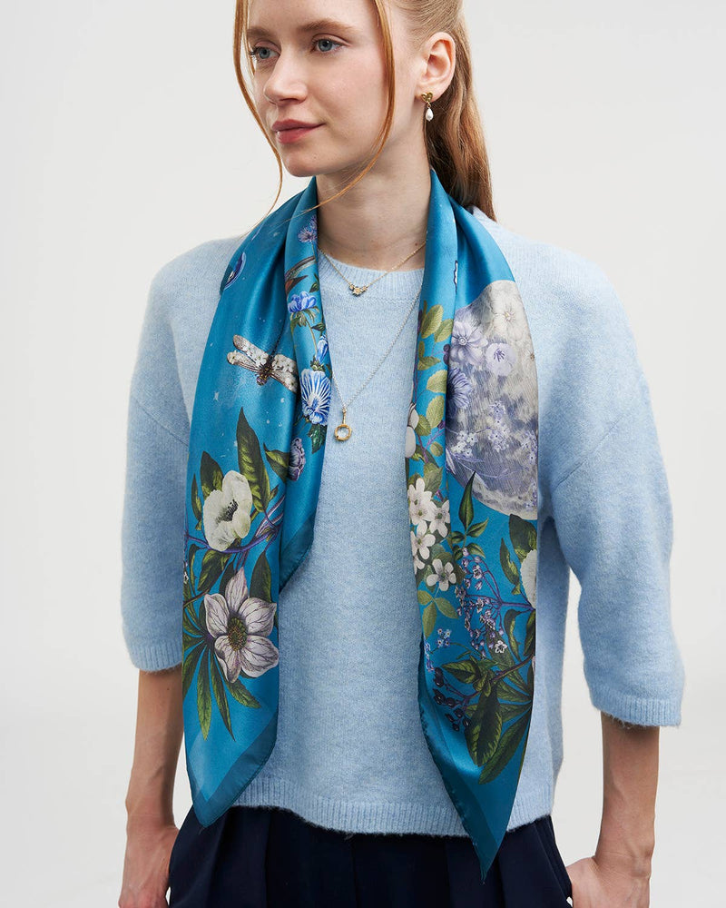 Foulard carré Midnight Garden – Papillons, fleurs et lune – Fable England