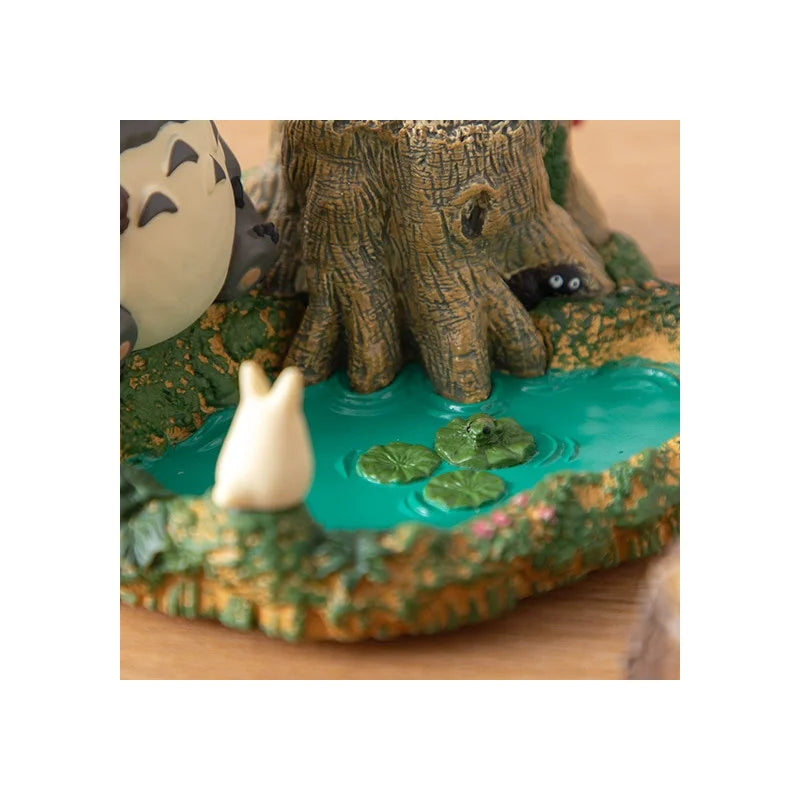 Porte-stylo Totoro – Scène du lac avec tronc d’arbre – Studio Ghibli