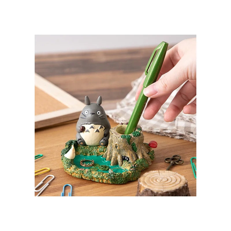 Porte-stylo Totoro – Scène du lac avec tronc d’arbre – Studio Ghibli
