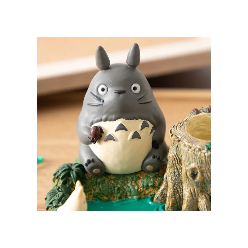 Porte-stylo Totoro – Scène du lac avec tronc d’arbre – Studio Ghibli