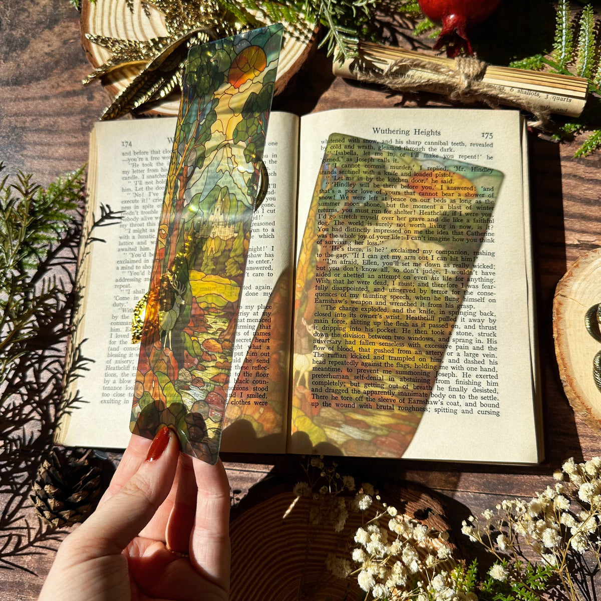 Marque-page vitrail en acrylique – Forêt Enchantée et Château