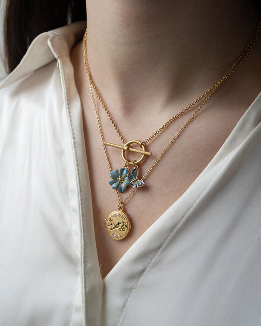 Collier Fable England – Médaillon Oiseau perlé en plaqué or
