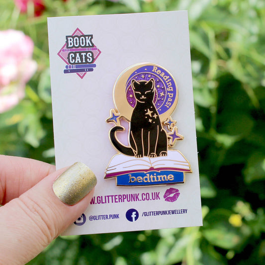 Pin’s Chat noir "Lecture après le coucher" - Collection Book Cat
