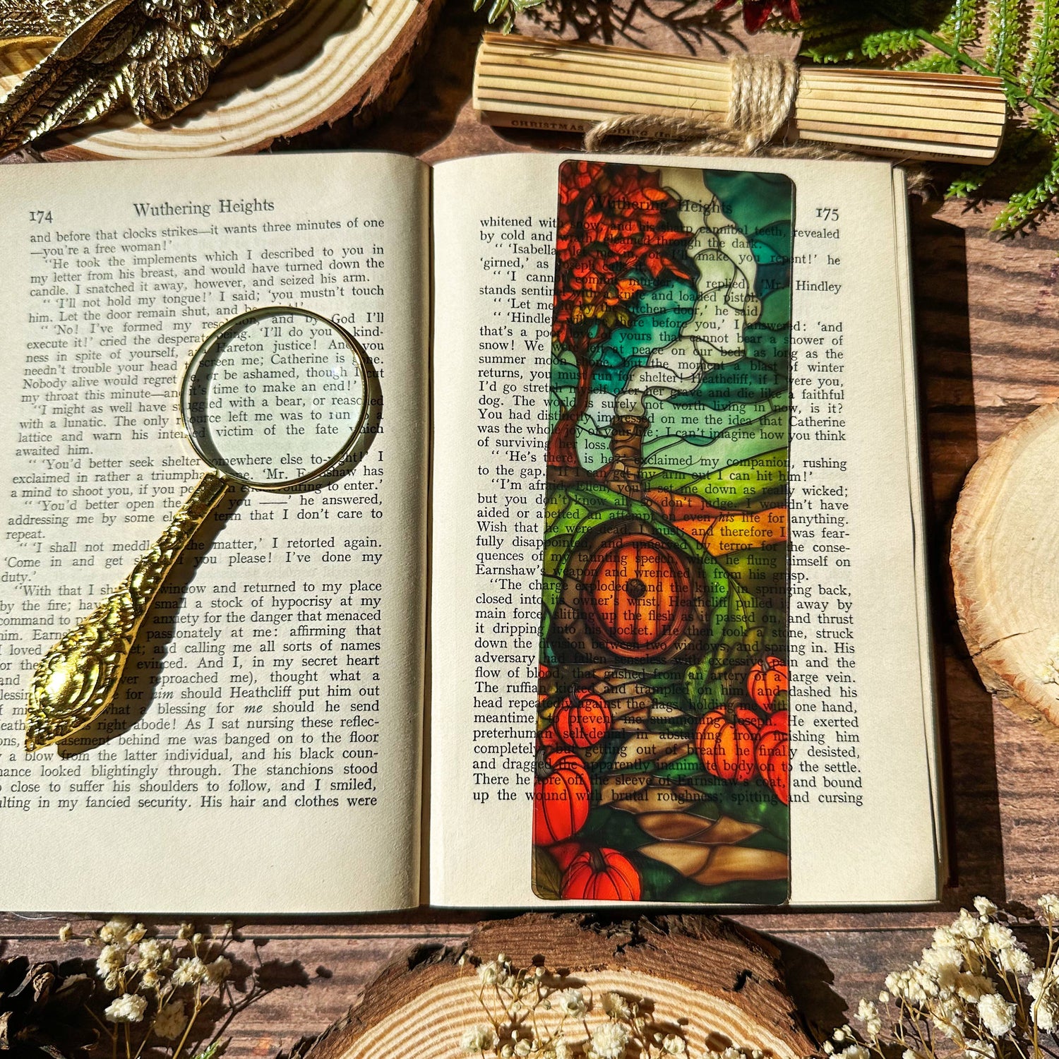 Marque-page vitrail – Maison ronde et citrouilles – Collection Sonnet & Fable