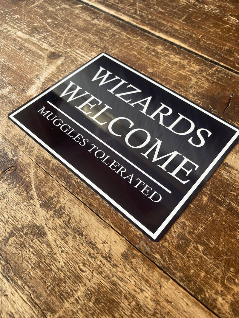 Plaque métal Wizards Welcome Muggles Tolerated