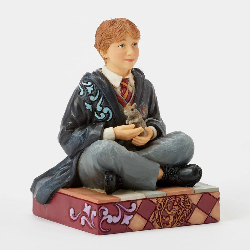 Figurine Ron Weasley assis avec Croutard – Collection Jim Shore