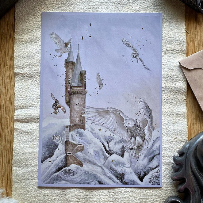 Illustration A5 Tour enneigée & chouettes – Univers magique