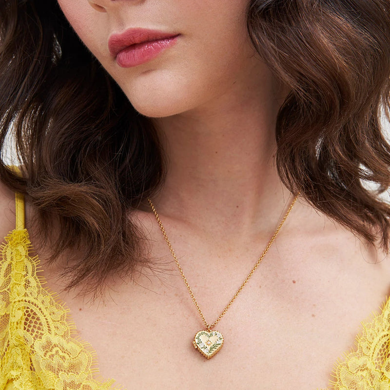Collier Médaillon Cœur Jasmin – Fable England