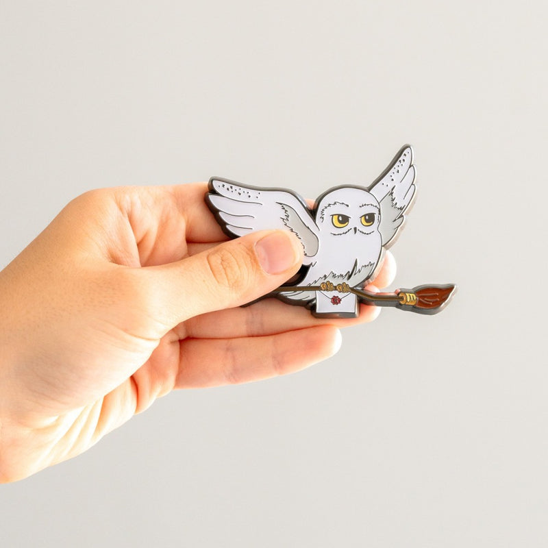 Magnet officiel Harry Potter – Hedwige en vol avec lettre et balai