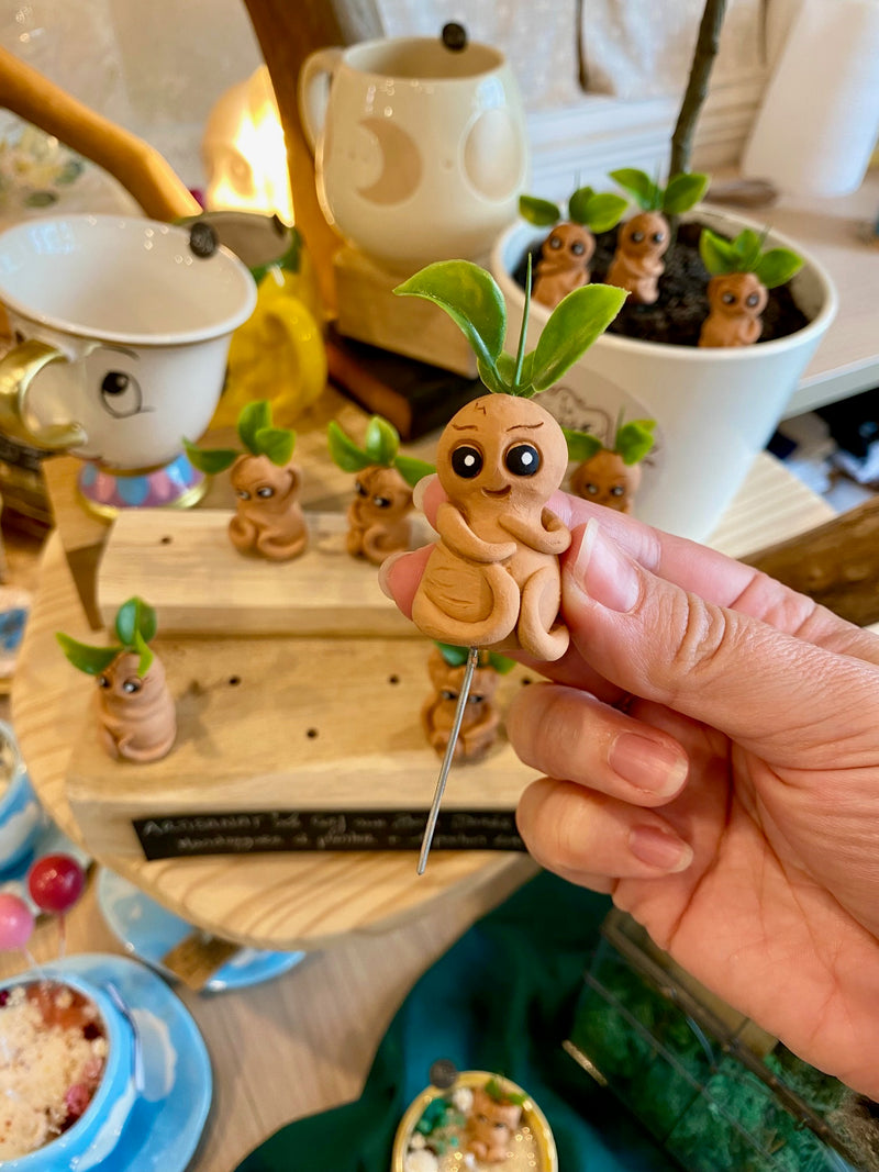 Figurine Mandragore Artisanale en Argile – Décoration de Plante