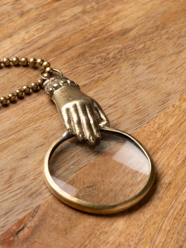Loupe bijou avec main sculptée – Style Cabinet de Curiosités