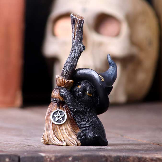 Figurine Chat Noir Gardien de Balai – Chapeau de Sorcière & Pentacle