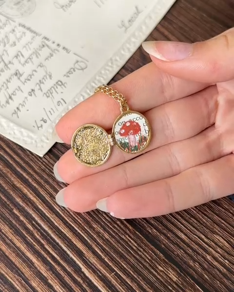 Collier Fable England – Médaillon Renard et Feuillage en plaqué or