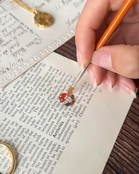 Collier Fable England – Médaillon Renard et Feuillage en plaqué or