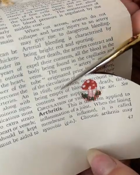 Collier Fable England – Médaillon Renard et Feuillage en plaqué or